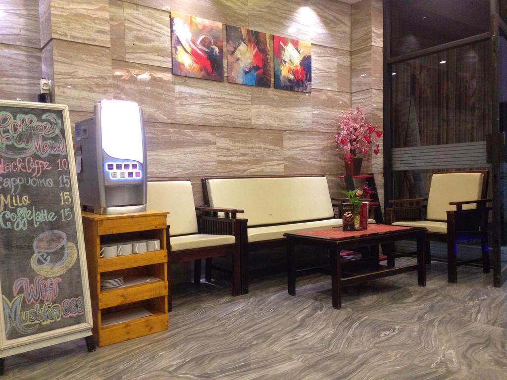Mustika Gajah Mada Hotel Giacarta Esterno foto