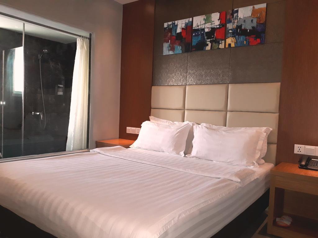 Mustika Gajah Mada Hotel Giacarta Esterno foto