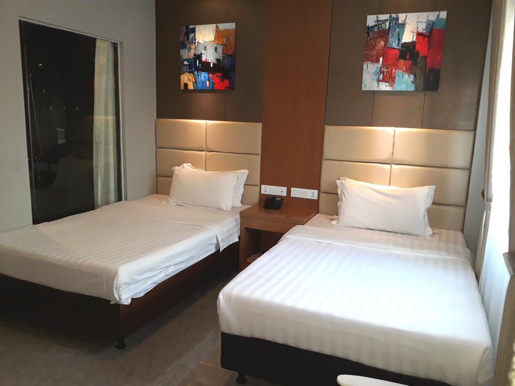 Mustika Gajah Mada Hotel Giacarta Esterno foto